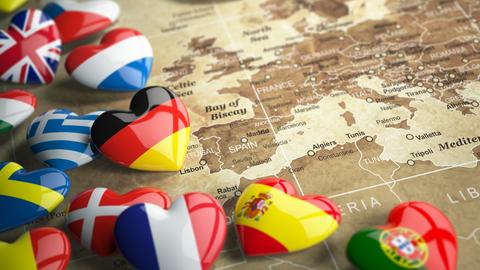 Europäische Herzen auf einer Landkarte