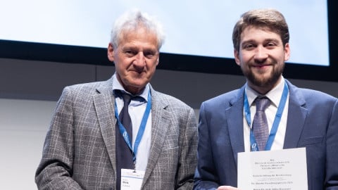Dr. Julius Kaemmel  bei der Auszeichnung mit der Dr. Rusche Projektförderung 
